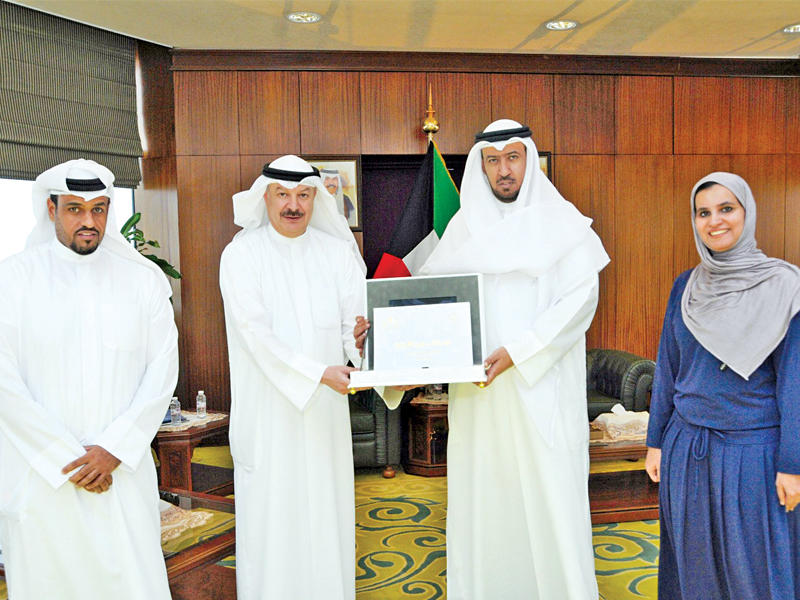 العفاسي يتسلم الكتاب الإعلامي من وكيل «العدل» والحميدي​