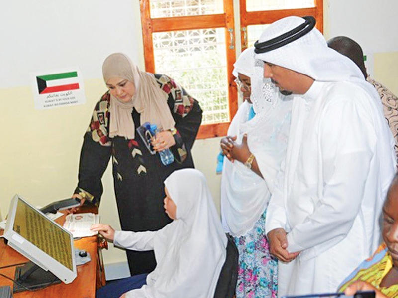  السفير الناجم خلال افتتاح مركز لذوي الإعاقة البصرية في تنزانيا 