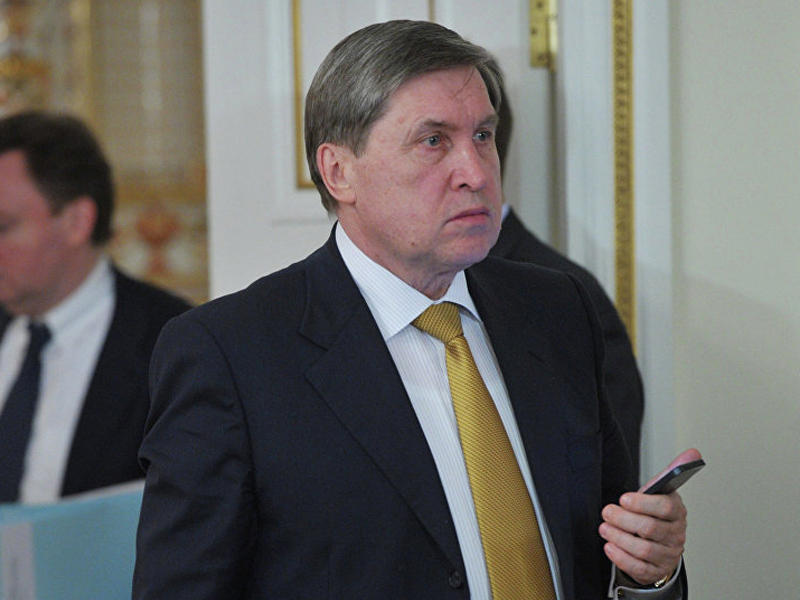  مساعد الرئيس الروسي يوري أوشاكوف