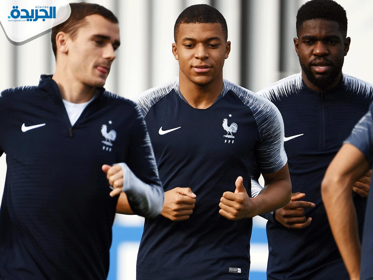 نجوم المنتخب الفرنسي أثناء المران