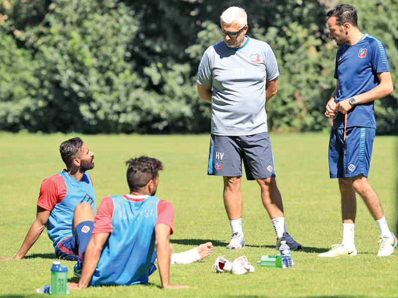 جانب من تدريبات الأبيض في هولنداn