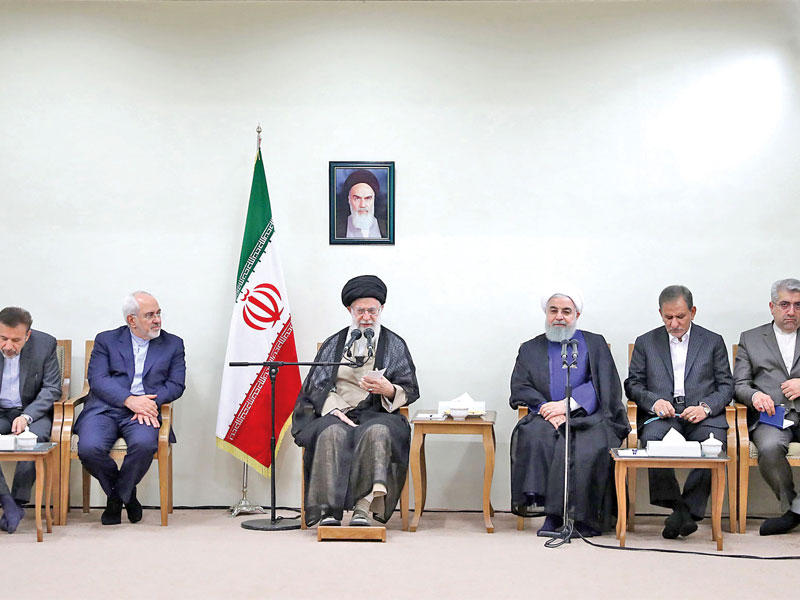 خامنئي مستقبلاً روحاني وحكومته أمس (أ ف ب)