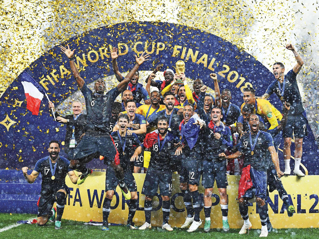 المنتخب الفرنسي يتوج بكأس العالم 2018 المقامة في روسيا وذلك بفوزه على نظيره الكرواتي بنتيجة 4-2 في المباراة النهائية