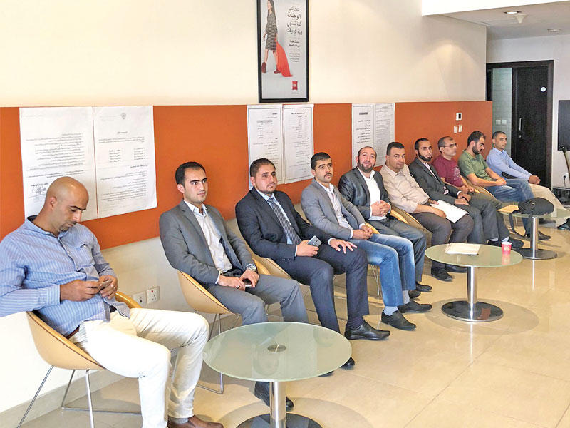 جانب من المتقدمين للاختبارات