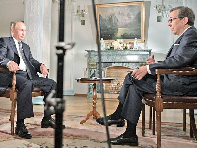 بوتين خلال مقابلة مع الإعلامي كريس والاس في قناة فوكس نيوز الأميركية المحافظة (إي بي أيه)