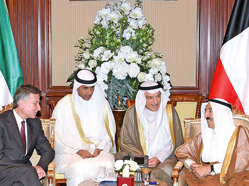 صاحب السمو مستقبلاً سفير إسبانيا 