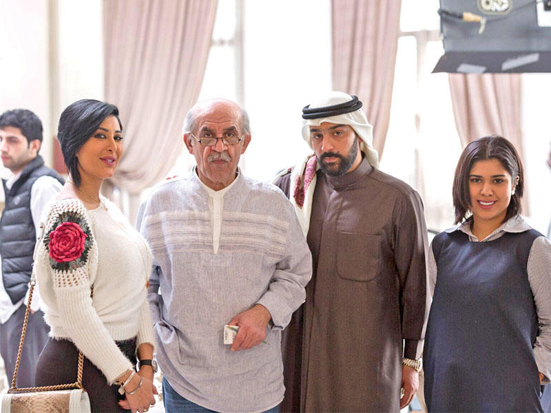 شهاب جوهر يتوسط صناع «عمود البيت» 