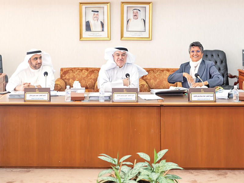 «الإحلال» في اجتماع سابق