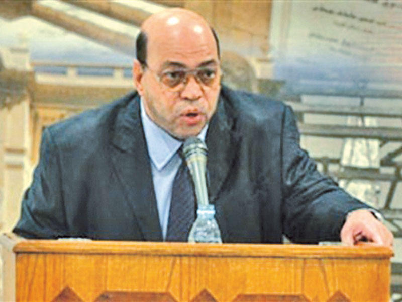 شاكر عبد الحميد