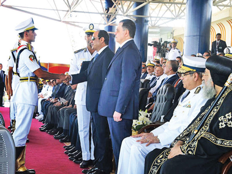 السيسي خلال احتفال تخريج الشرطة أمس 