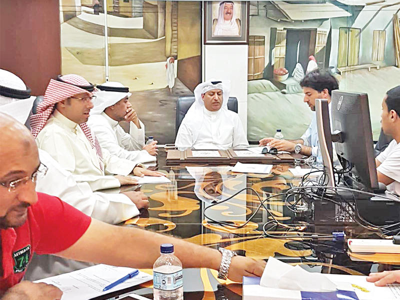 اللافي مترئساً الاجتماع 