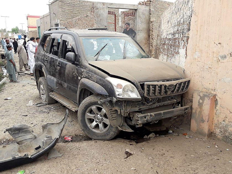 سيارة لإكرام الله غاندابور ، وهو مرشح للانتخابات في حزب تحريك إنصاف ، الذي قتل في هجوم انتحاري