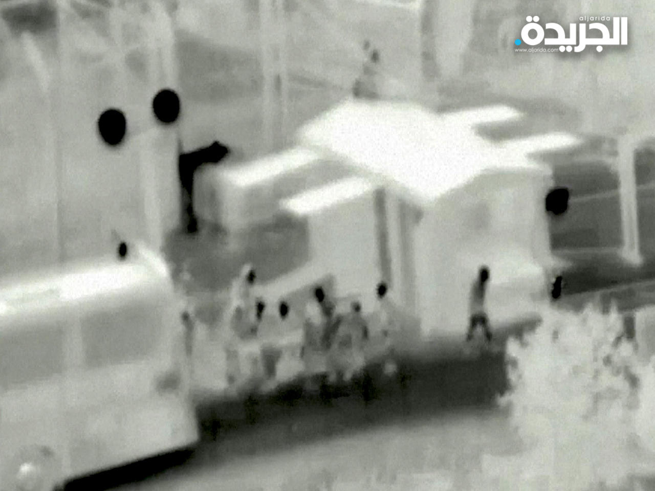 صور نشرها جيش الاحتلال الإسرائيلي لعملية إجلاء للناشطين السوريين ذوي الخوذات البيضاء وعائلاتهم عبر إسرائيل، في مكان مجهول، في طريقها إلى الأردن