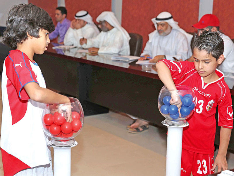 جانب من مراسم سحب قرعة دوري ڤيڤا لكرة القدم لموسم 2016/2017