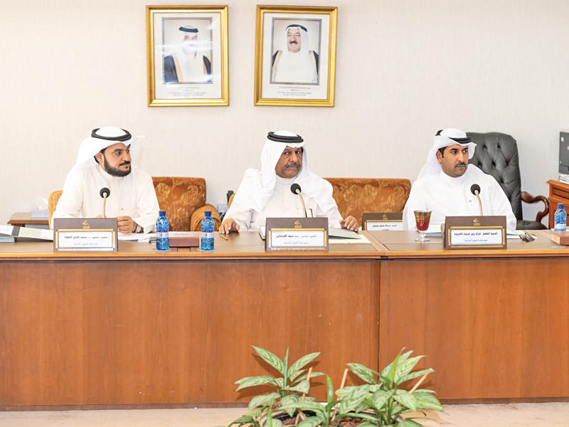 جانب من اجتماع اللجنة