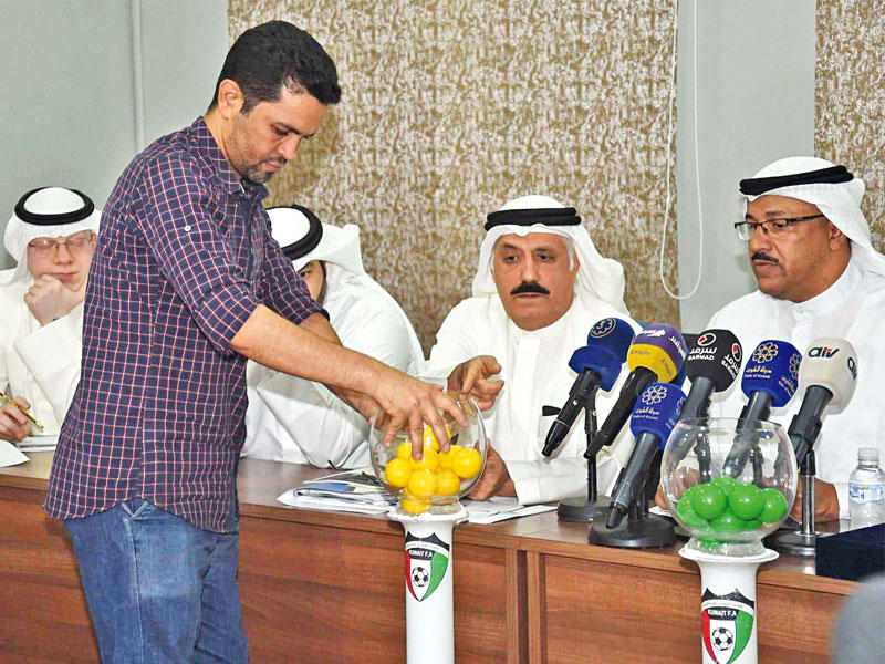 جانب من مراسم القرعة 