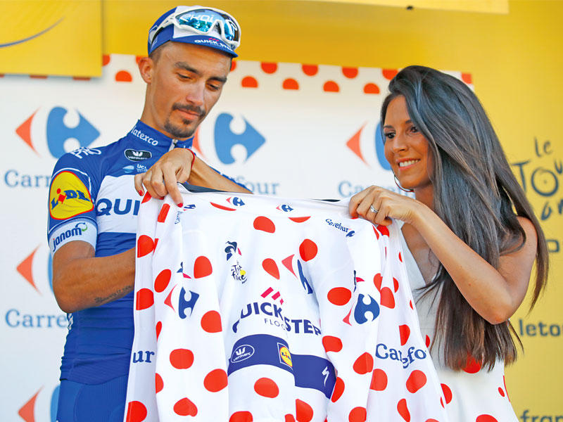 الافيليب يحتفل بفوزه بالمرحلة الـ 16