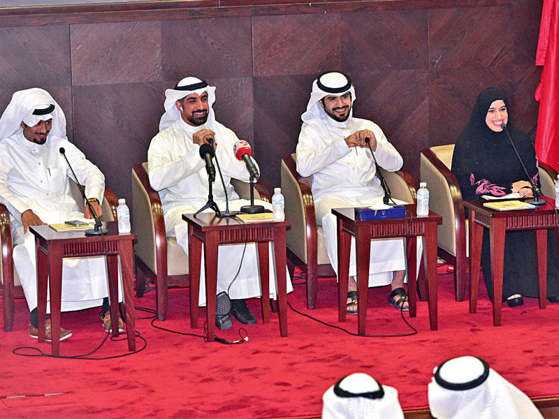 المشاركون في الأمسية الشعرية 