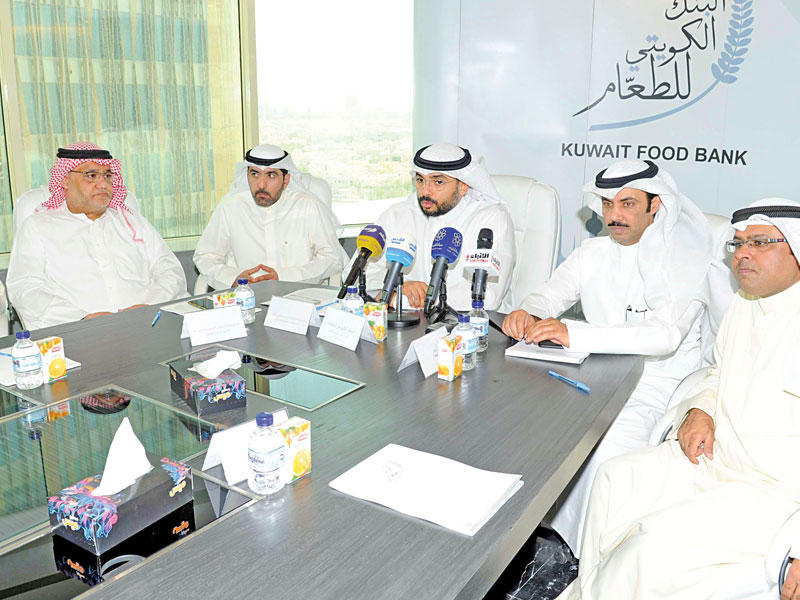 جانب من المشاركين في المؤتمر الصحافي لبنك الطعام