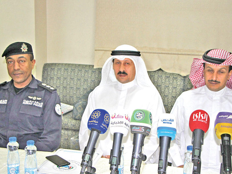 جانب من المؤتمر الصحافي 