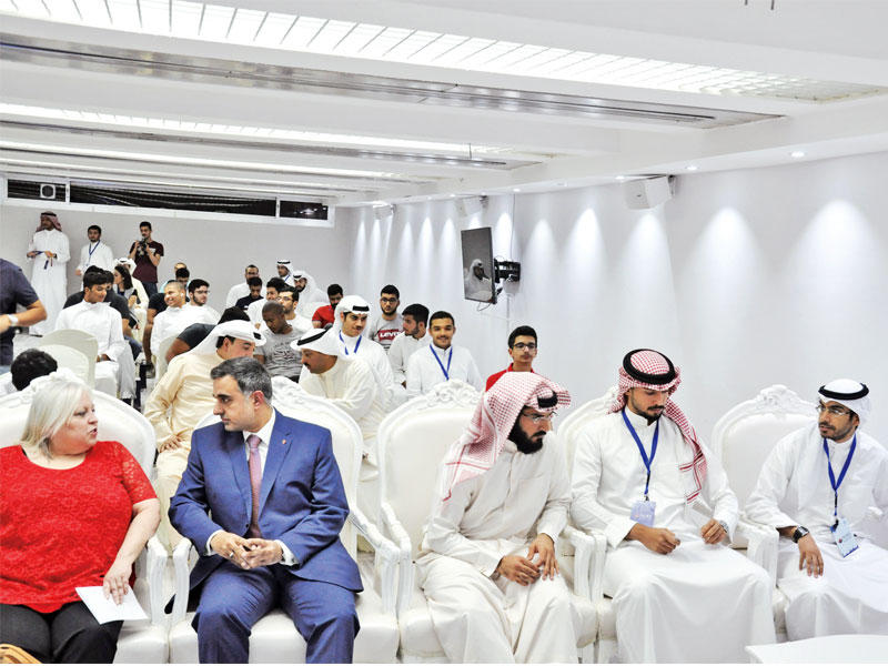  ايميز والموسوي والحضور