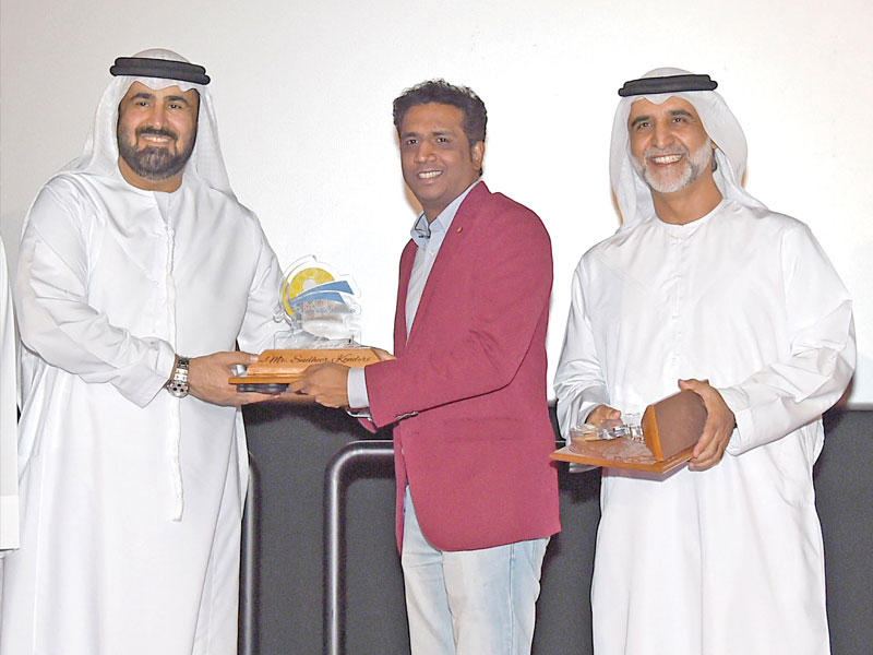 الزعابي مكرماً سودهير كوندري وحبيب غلوم 