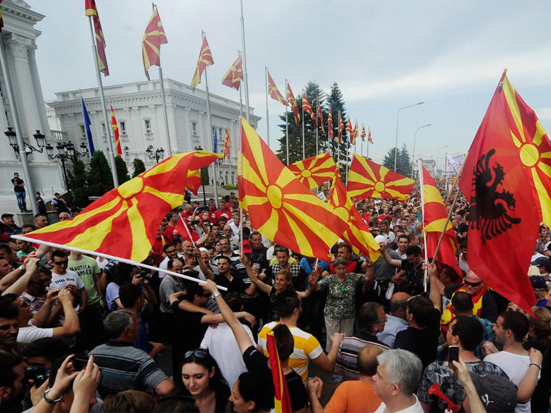 محتجون يعارضون تغيير اسم مقدونياn