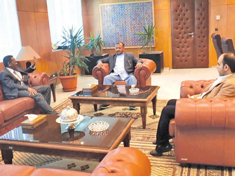 العواش خلال اجتماعه مع سليمان