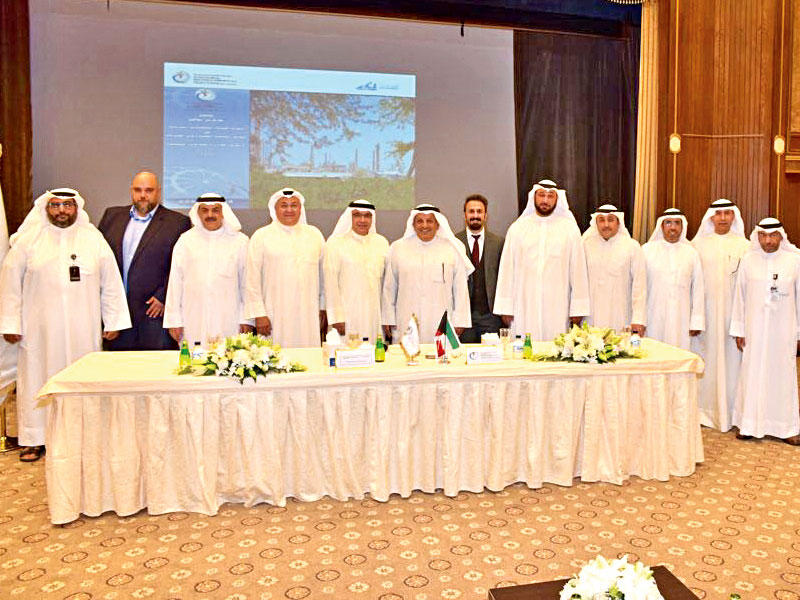 جانب من توقيع إحدى مذكرتي التفاهم