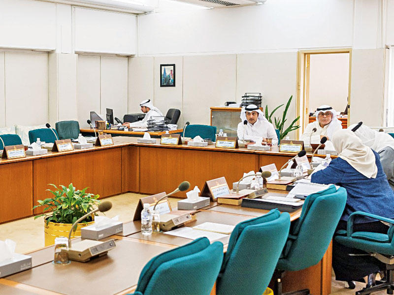 لجنة الأولويات في أحد اجتماعاتها