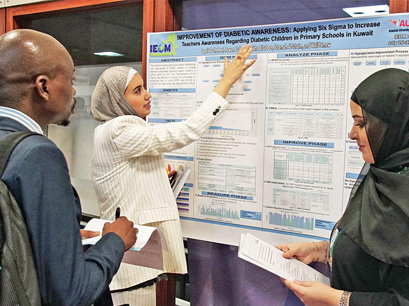 طالبة خلال مشاركتها في إحدى المسابقات