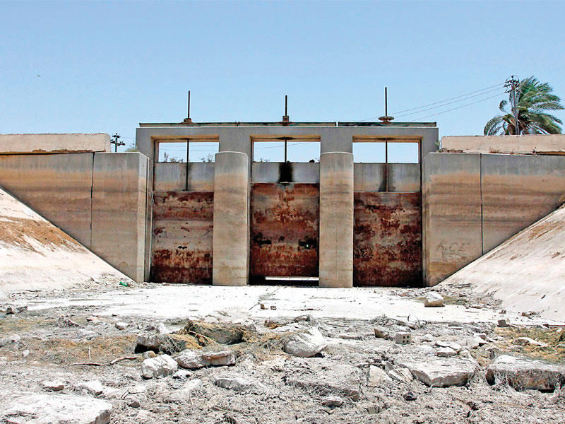 صورة تظهر مسار نهر جاف في العباسيات جنوب العراق (أ ف ب) 