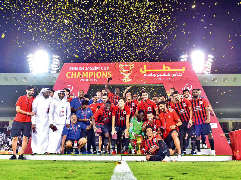 فريق الريان على منصة التتويج بعد الفوزn