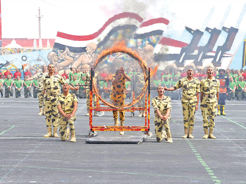 جانب من تخريج دفعة متطوعين من معهد ضباط الصف المعلمين في التل الكبير شارك فيه الرئيس عبدالفتاح السيسي أمس