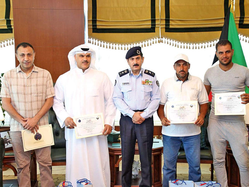 المكراد متوسطاً المكرمين