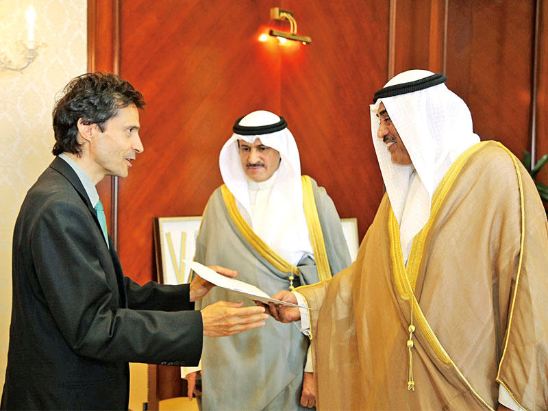 الخالد يتسلم نسخة من أوراق اعتماد السفير الإسباني