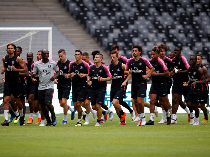 جانب من تدريبات باريس سان جرمان استعداداً لمباراة السوبر 