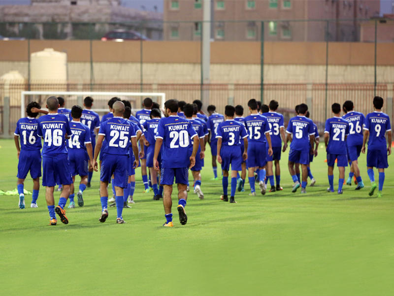 لاعبو منتخب الشباب في تدريباتهم الأخيرة