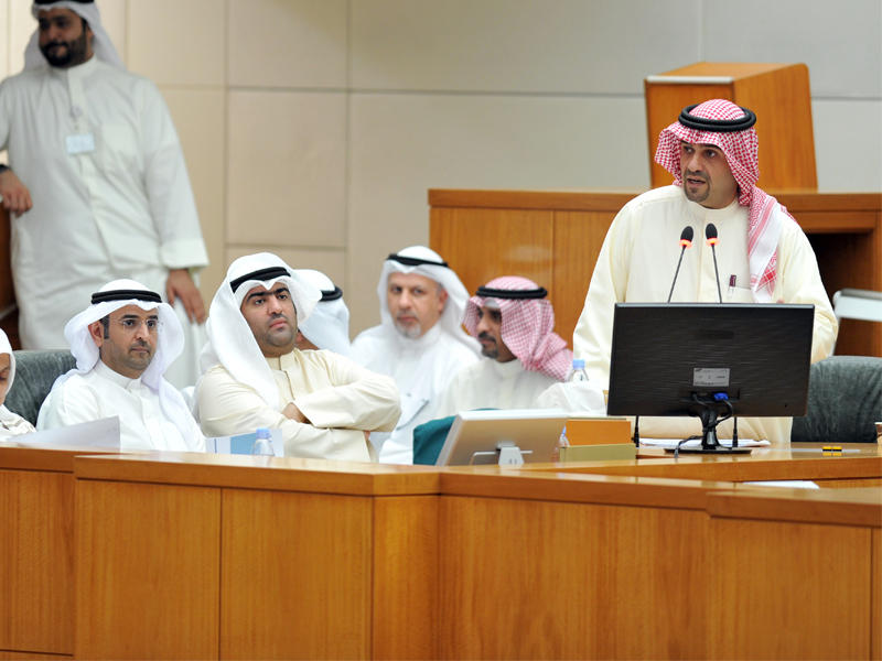 الصالح والوزيران الروضان والحجرف يعرضون الأداء الحكومي على المجلس