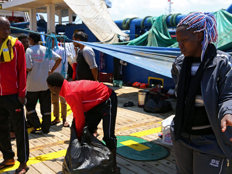 وصول المهاجرين إلى ميناء جرجيس الجنوبي بتونس