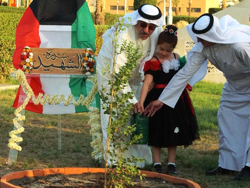  اليوسف خلال غرس شجرة الشهيد