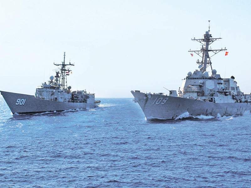مدمرتان أميركية ومصرية شاركتا في المناورات 