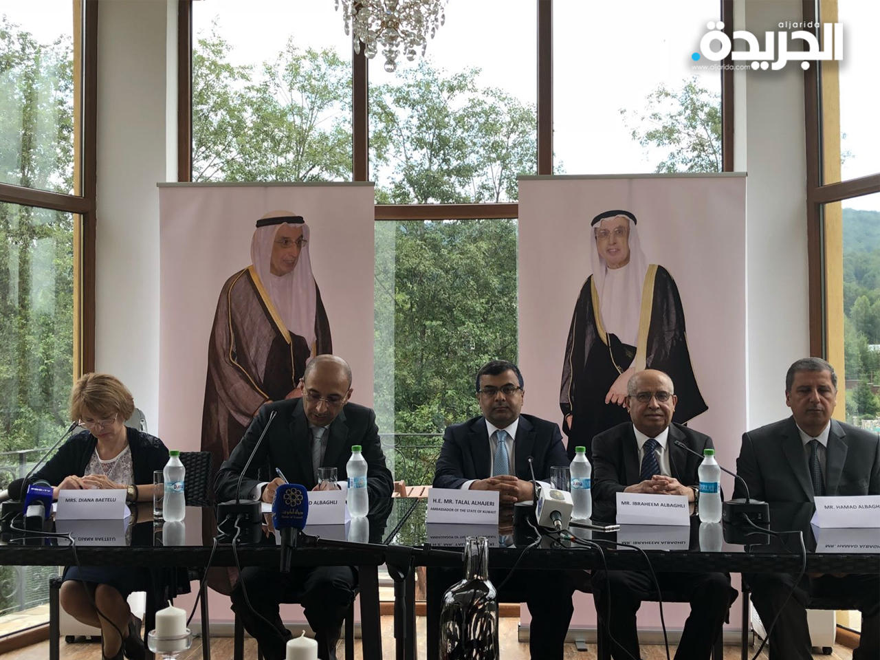  اسرة رجل الاعمال الكويتي المفقود محمد البغلي و سفير دولة الكويت لدى بوخاريست طلال الهاجري أثناء مؤتمرا صحفيا بشان اخر تطورات اختفاءه 