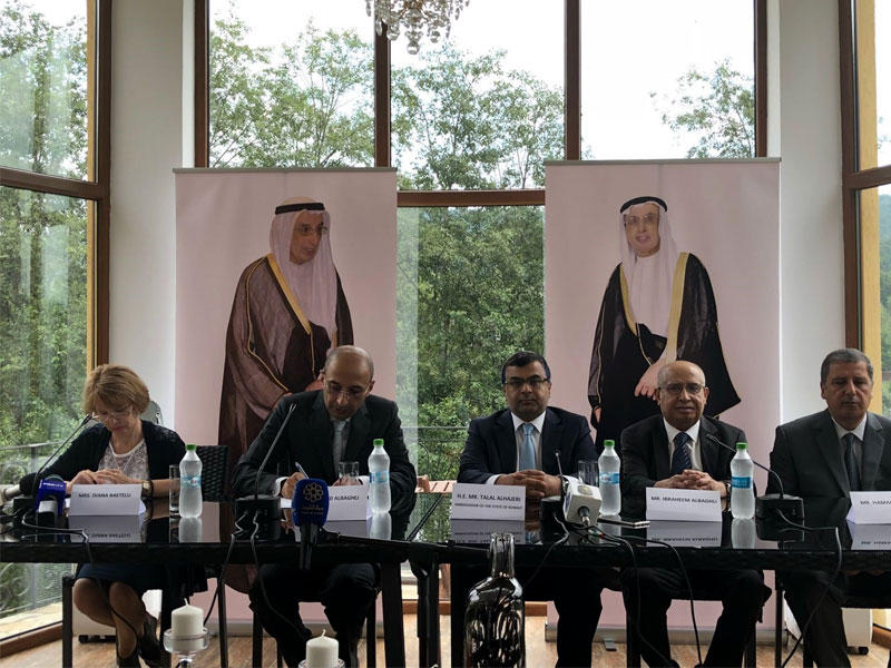 اسرة رجل الاعمال الكويتي المفقود محمد البغلي و سفير دولة الكويت لدى بوخاريست طلال الهاجري أثناء مؤتمرا صحفيا بشان اخر تطورات اختفاءه