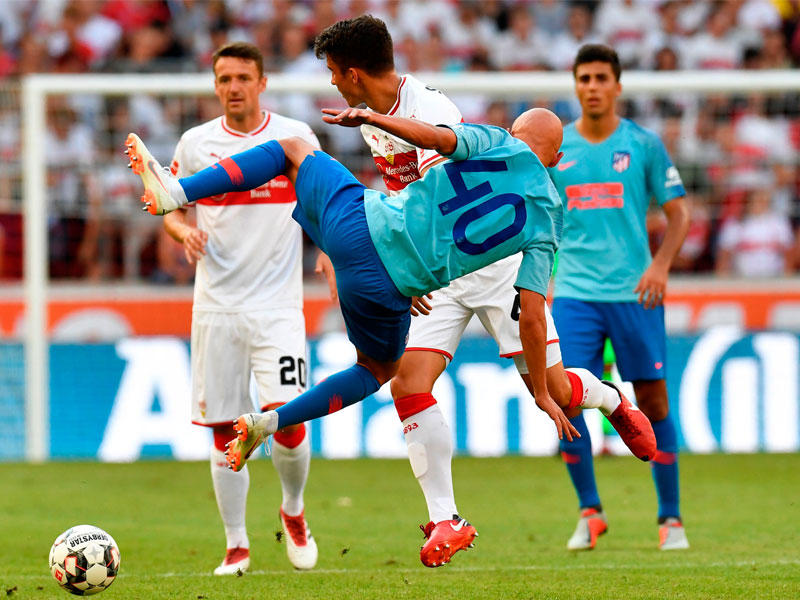 جانب من لقاء أتلتيكو وشتوتغارت