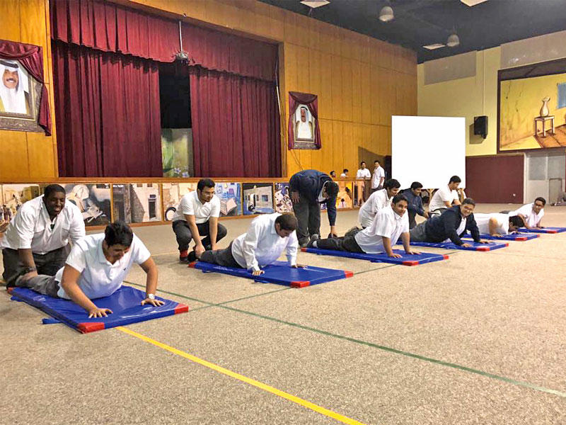 جانب من النشاطات البدنية للطلاب المشاركين في الحملة