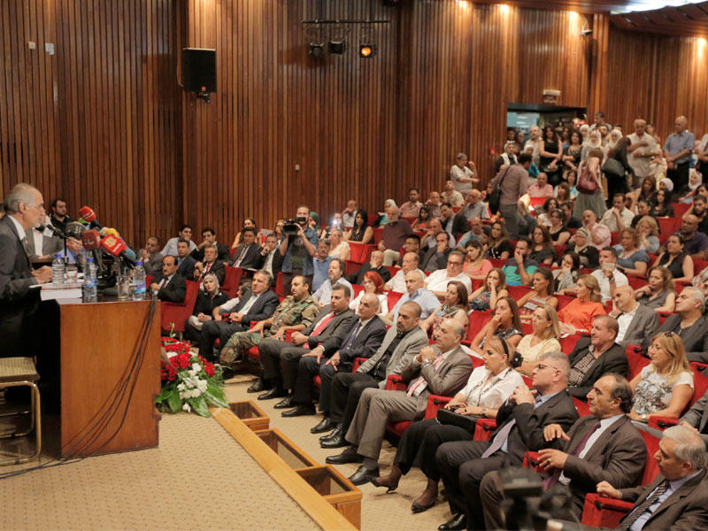 ممثل دمشق بالأمم المتحدة بشار الجعفري يحاضر عن الأزمة في مكتبة الأسد (إي بي إيه)n