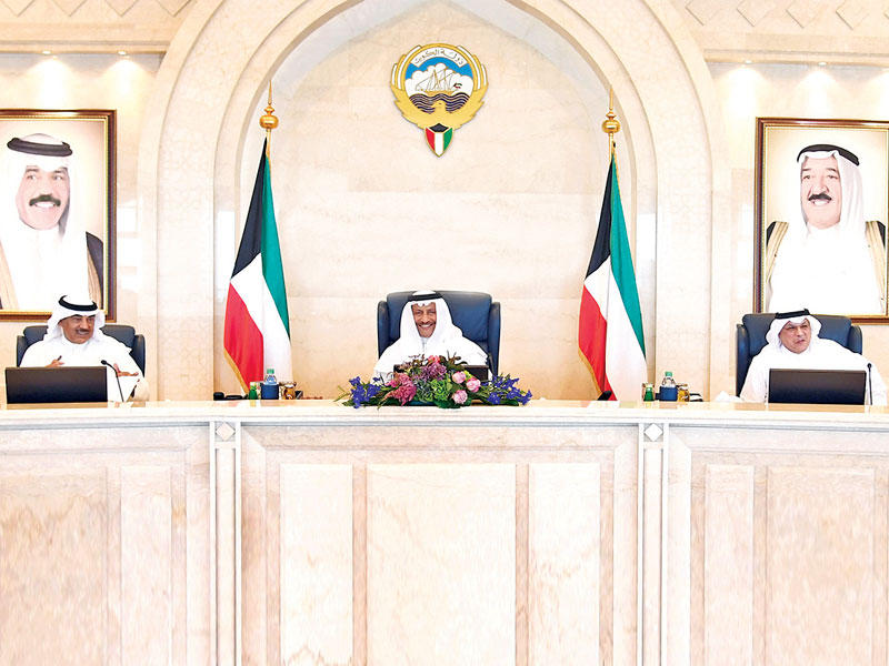 المبارك مترئسا اجتماع مجلس الوزراء أمس