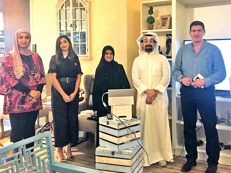 الهندال أثناء مشاركته في المحاضرة