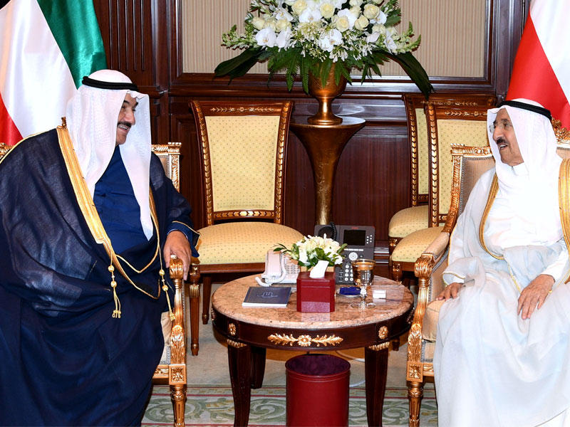 صاحب السمو أمير البلاد الشيخ صباح الأحمد الجابر الصباح خلال استقبال سمو الشيخ ناصر المحمد الأحمد الصباح